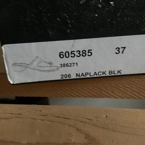 Marc Jacobs black patent leather sandals. In new condition. Size 6-6 1/2. - Picture 10 of 10